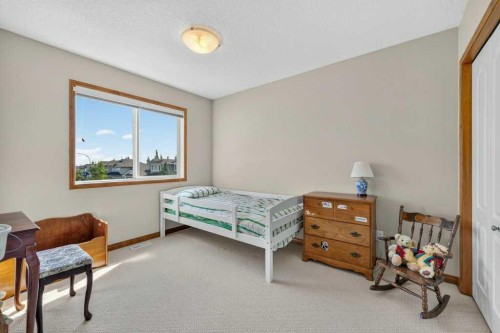 10 Westmount Road, Okotoks, AB - Indoor Photo Showing Bedroom