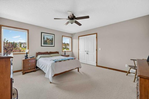 10 Westmount Road, Okotoks, AB - Indoor Photo Showing Bedroom