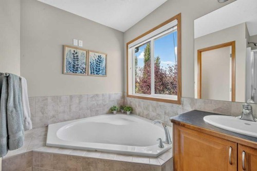 10 Westmount Road, Okotoks, AB - Indoor Photo Showing Bathroom