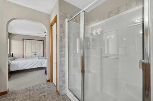 10 Westmount Road, Okotoks, AB - Indoor Photo Showing Bathroom
