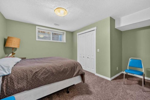 10 Westmount Road, Okotoks, AB - Indoor Photo Showing Bedroom