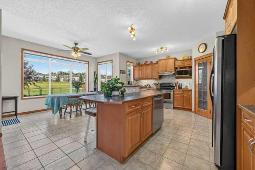 10 Westmount Road, Okotoks, AB - Indoor Photo Showing Kitchen