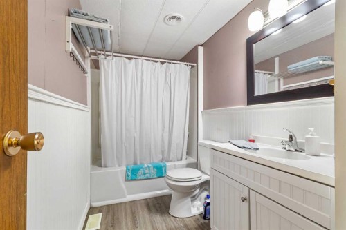 2104 23 Avenue, Delburne, AB - Indoor Photo Showing Bathroom