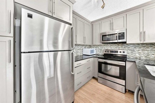 6211-155 Skyview Ranch Way Ne, Calgary, AB - Indoor Photo Showing Kitchen With Upgraded Kitchen