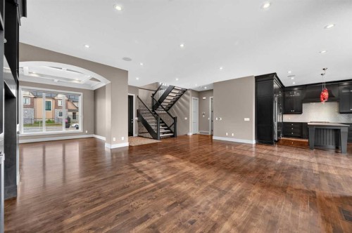 4 Aspen Cliff Close Sw, Calgary, AB - Indoor Photo Showing Kitchen