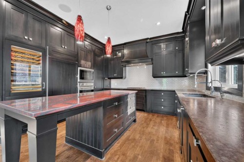 4 Aspen Cliff Close Sw, Calgary, AB - Indoor Photo Showing Kitchen With Upgraded Kitchen