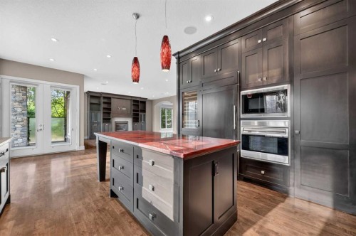 4 Aspen Cliff Close Sw, Calgary, AB - Indoor Photo Showing Kitchen With Upgraded Kitchen