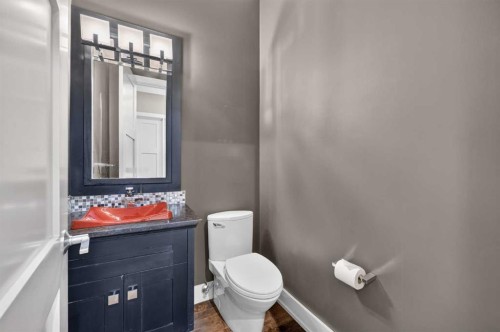 4 Aspen Cliff Close Sw, Calgary, AB - Indoor Photo Showing Bathroom