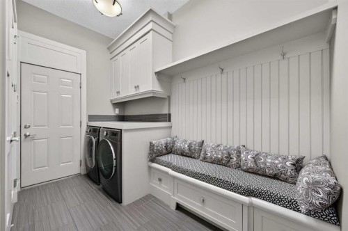 4 Aspen Cliff Close Sw, Calgary, AB - Indoor Photo Showing Laundry Room
