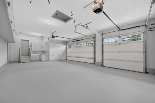 4 Aspen Cliff Close Sw, Calgary, AB - Indoor Photo Showing Garage