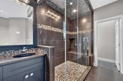 4 Aspen Cliff Close Sw, Calgary, AB - Indoor Photo Showing Bathroom