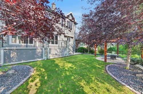 4 Aspen Cliff Close Sw, Calgary, AB - Outdoor