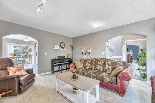 3 Grande Point Estates, Strathmore, AB - Indoor Photo Showing Living Room