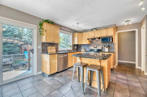 3 Grande Point Estates, Strathmore, AB - Indoor Photo Showing Kitchen