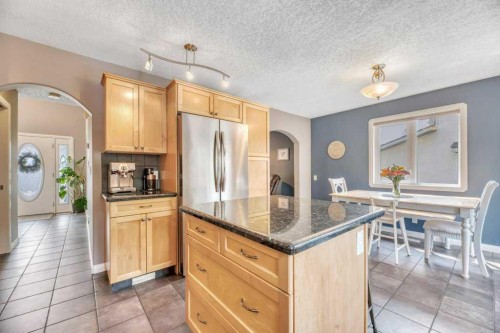 3 Grande Point Estates, Strathmore, AB - Indoor Photo Showing Kitchen