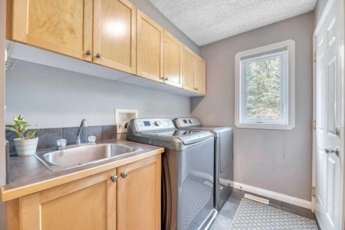 3 Grande Point Estates, Strathmore, AB - Indoor Photo Showing Laundry Room