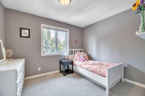 3 Grande Point Estates, Strathmore, AB - Indoor Photo Showing Bedroom