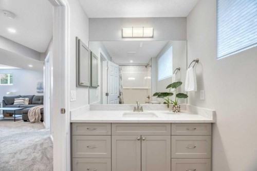 3 Grande Point Estates, Strathmore, AB - Indoor Photo Showing Bathroom