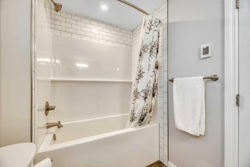 3 Grande Point Estates, Strathmore, AB - Indoor Photo Showing Bathroom