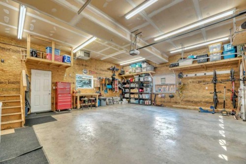 3 Grande Point Estates, Strathmore, AB - Indoor Photo Showing Garage