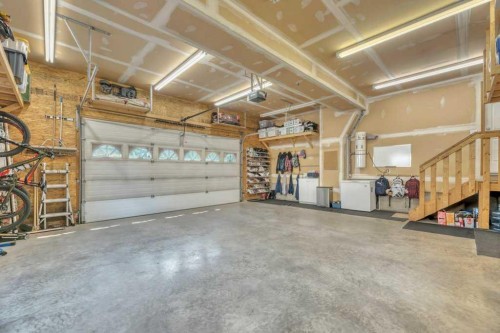 3 Grande Point Estates, Strathmore, AB - Indoor Photo Showing Garage