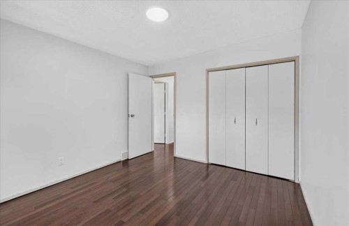 2606 14 Avenue Se, Calgary, AB - Indoor Photo Showing Other Room