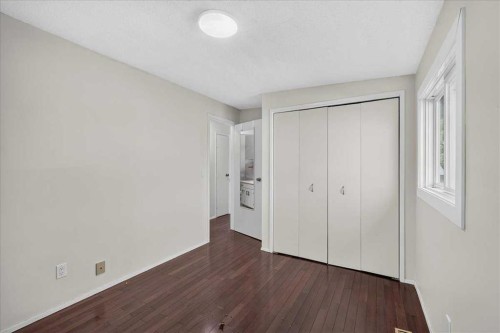 2606 14 Avenue Se, Calgary, AB - Indoor Photo Showing Other Room
