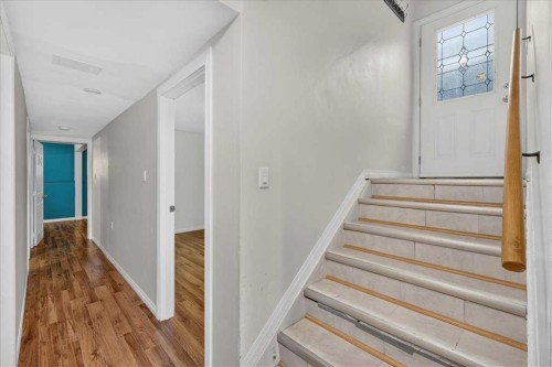 2606 14 Avenue Se, Calgary, AB - Indoor Photo Showing Other Room