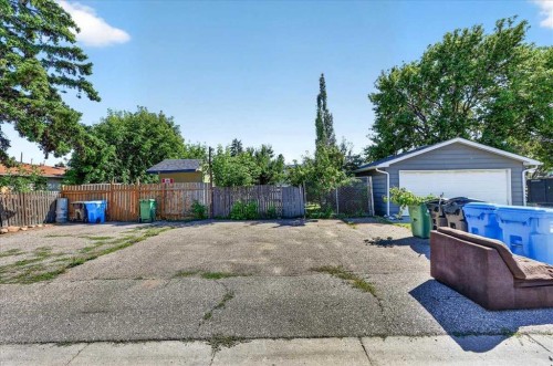 2606 14 Avenue Se, Calgary, AB - Outdoor