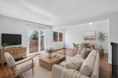 2606 14 Avenue Se, Calgary, AB - Indoor Photo Showing Living Room