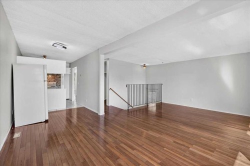 2606 14 Avenue Se, Calgary, AB - Indoor Photo Showing Other Room