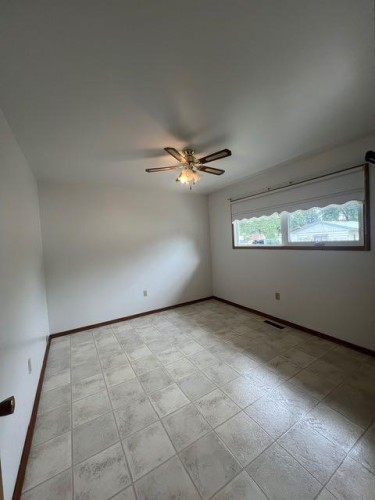622 6 Avenue, Wainwright, AB - Indoor Photo Showing Other Room