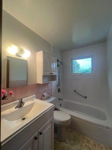622 6 Avenue, Wainwright, AB - Indoor Photo Showing Bathroom
