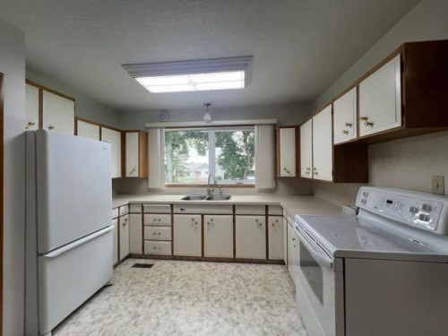 622 6 Avenue, Wainwright, AB - Indoor