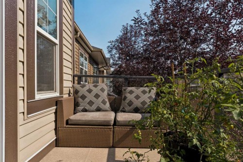 945 Mckenzie Towne Manor Se, Calgary, AB 
