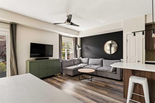 945 Mckenzie Towne Manor Se, Calgary, AB 