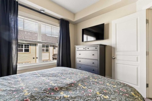 945 Mckenzie Towne Manor Se, Calgary, AB 