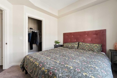 945 Mckenzie Towne Manor Se, Calgary, AB 