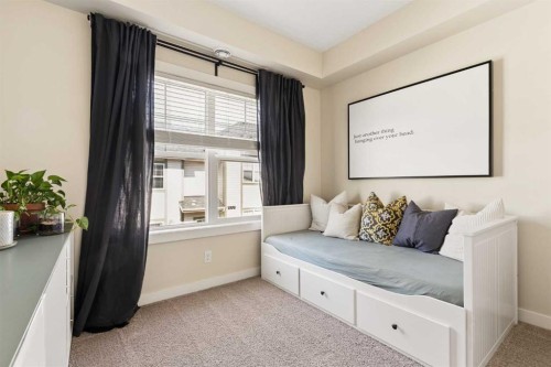 945 Mckenzie Towne Manor Se, Calgary, AB 
