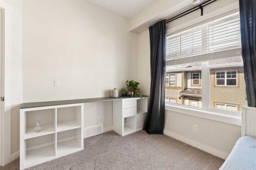 945 Mckenzie Towne Manor Se, Calgary, AB 
