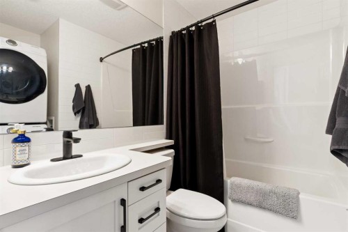 945 Mckenzie Towne Manor Se, Calgary, AB 