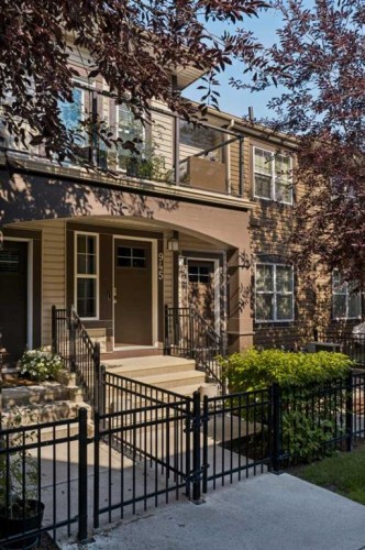 945 Mckenzie Towne Manor Se, Calgary, AB 