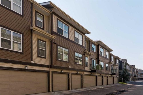 945 Mckenzie Towne Manor Se, Calgary, AB 