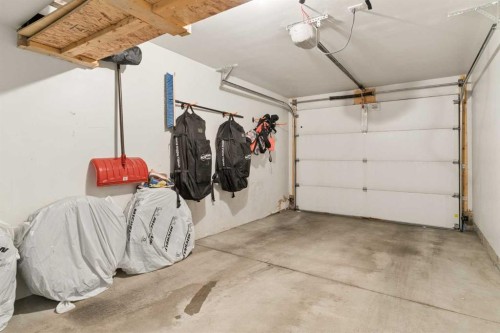 945 Mckenzie Towne Manor Se, Calgary, AB 
