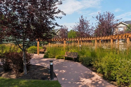 945 Mckenzie Towne Manor Se, Calgary, AB 