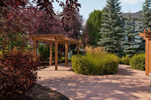 945 Mckenzie Towne Manor Se, Calgary, AB 