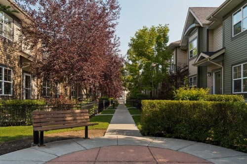 945 Mckenzie Towne Manor Se, Calgary, AB 