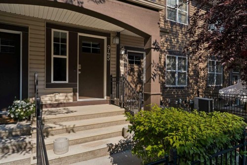 945 Mckenzie Towne Manor Se, Calgary, AB 