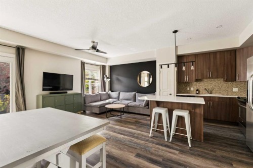 945 Mckenzie Towne Manor Se, Calgary, AB 