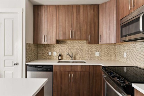 945 Mckenzie Towne Manor Se, Calgary, AB 
